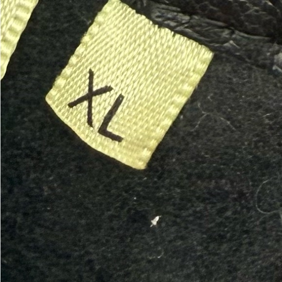 Elegant Charcoal Leather Gloves for Men - Picture 7 of 7